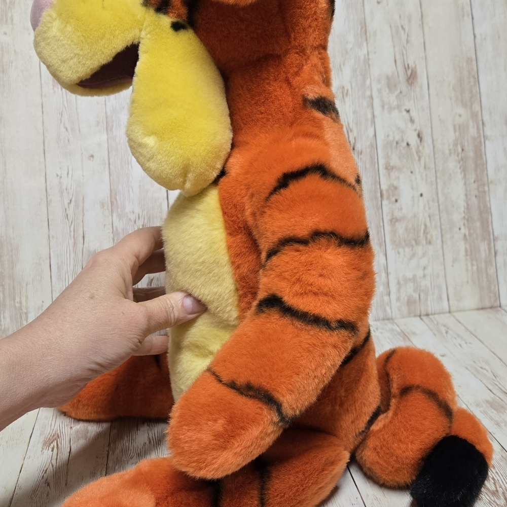VTG Disney Store Exclusive  Tigger 19" Plush Winnie the Pooh Authentic - Picture 2 of 12